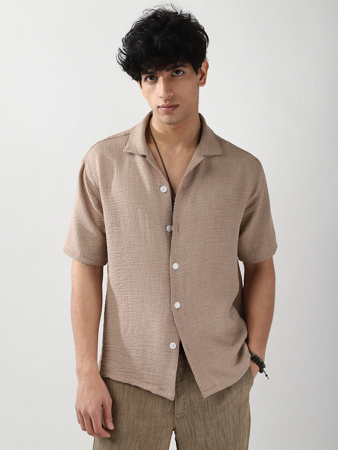 how to dress oversized shirt men How Guys Are Styling Oversized T-Shirts This Season