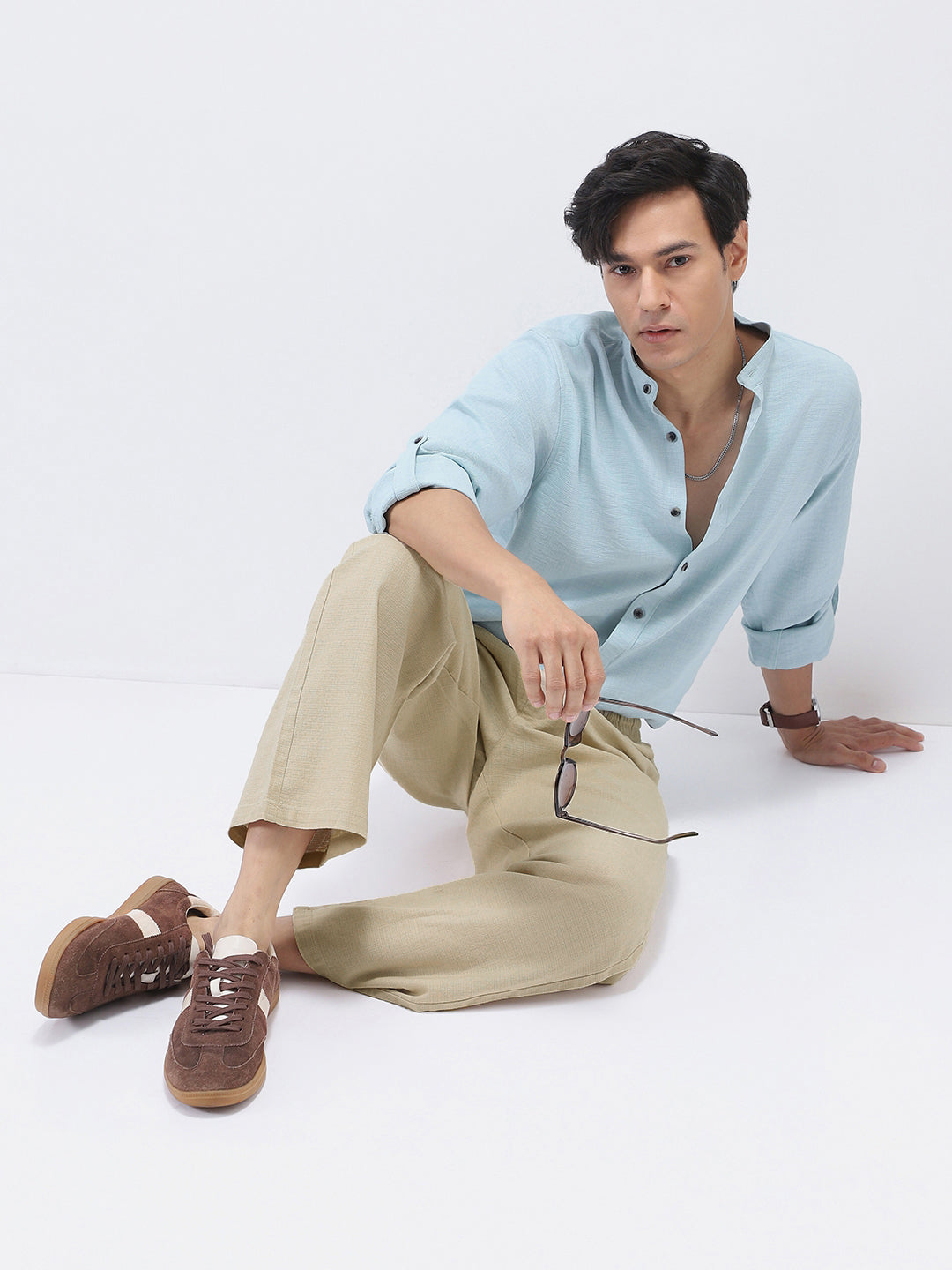 Men's Beige Loose Fit Solid Linen Blend Trousers Non-Stretchable