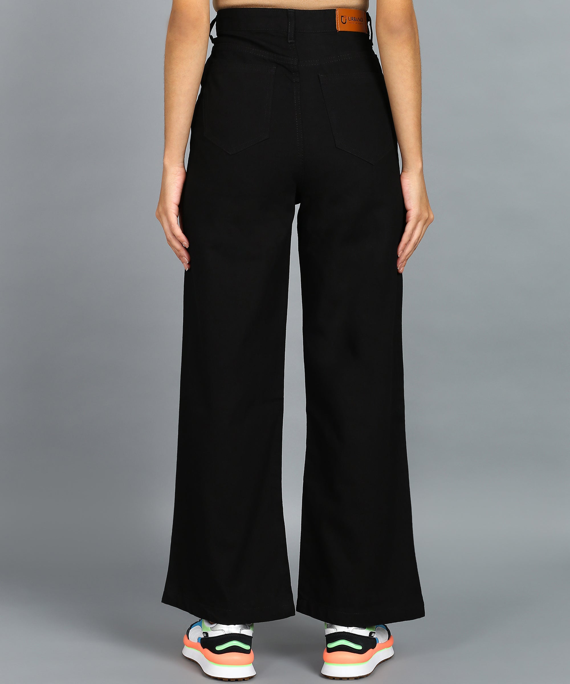 Women's Black Regular Fit Wide Leg Mild Distressed/Knee Slit Washed Jeans