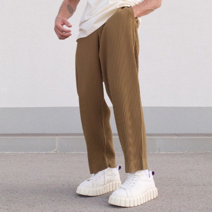 How to Style Cargo Trousers