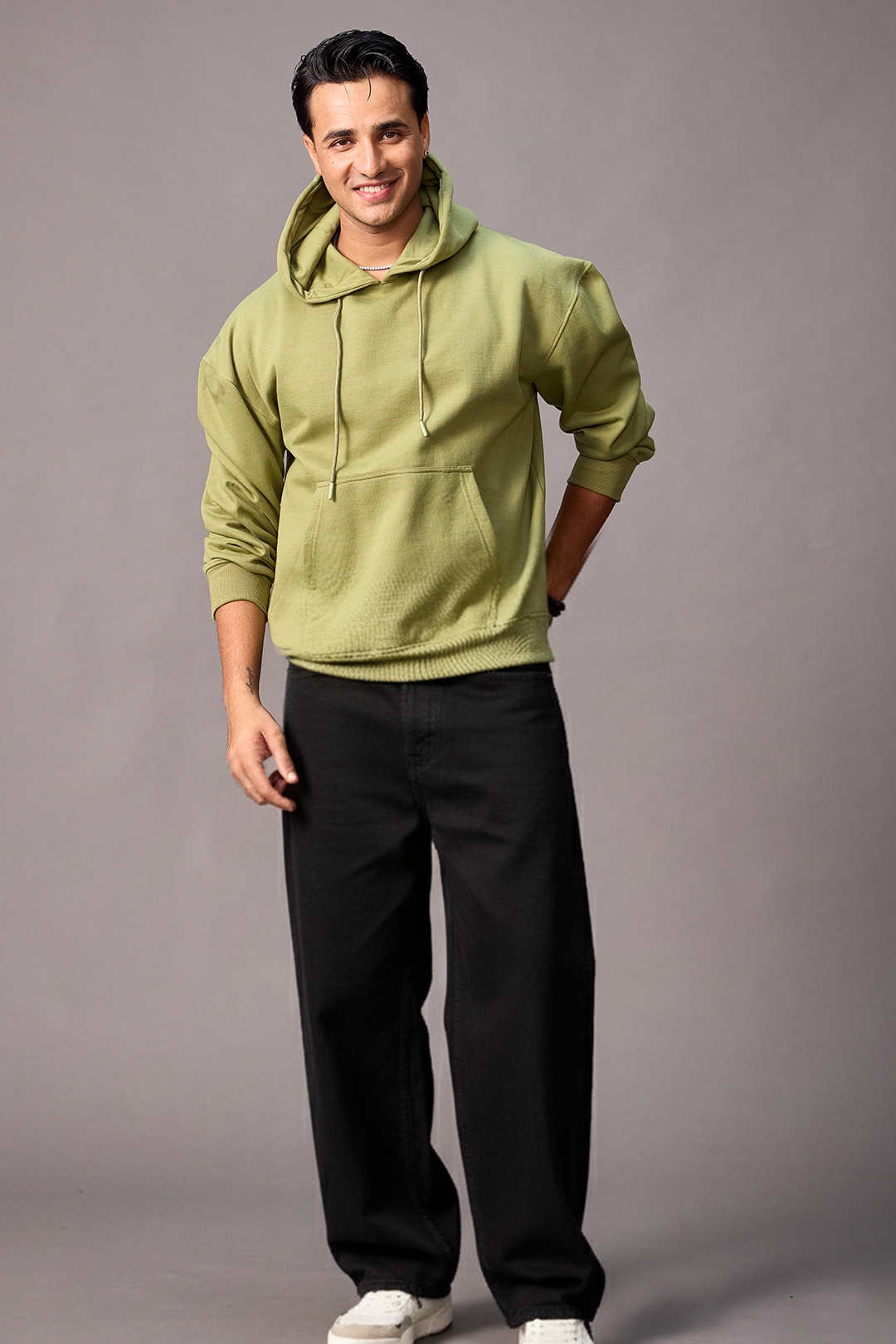 Black Pant Combination Shirt Guide: What Shirts Go Best with Black Pants?