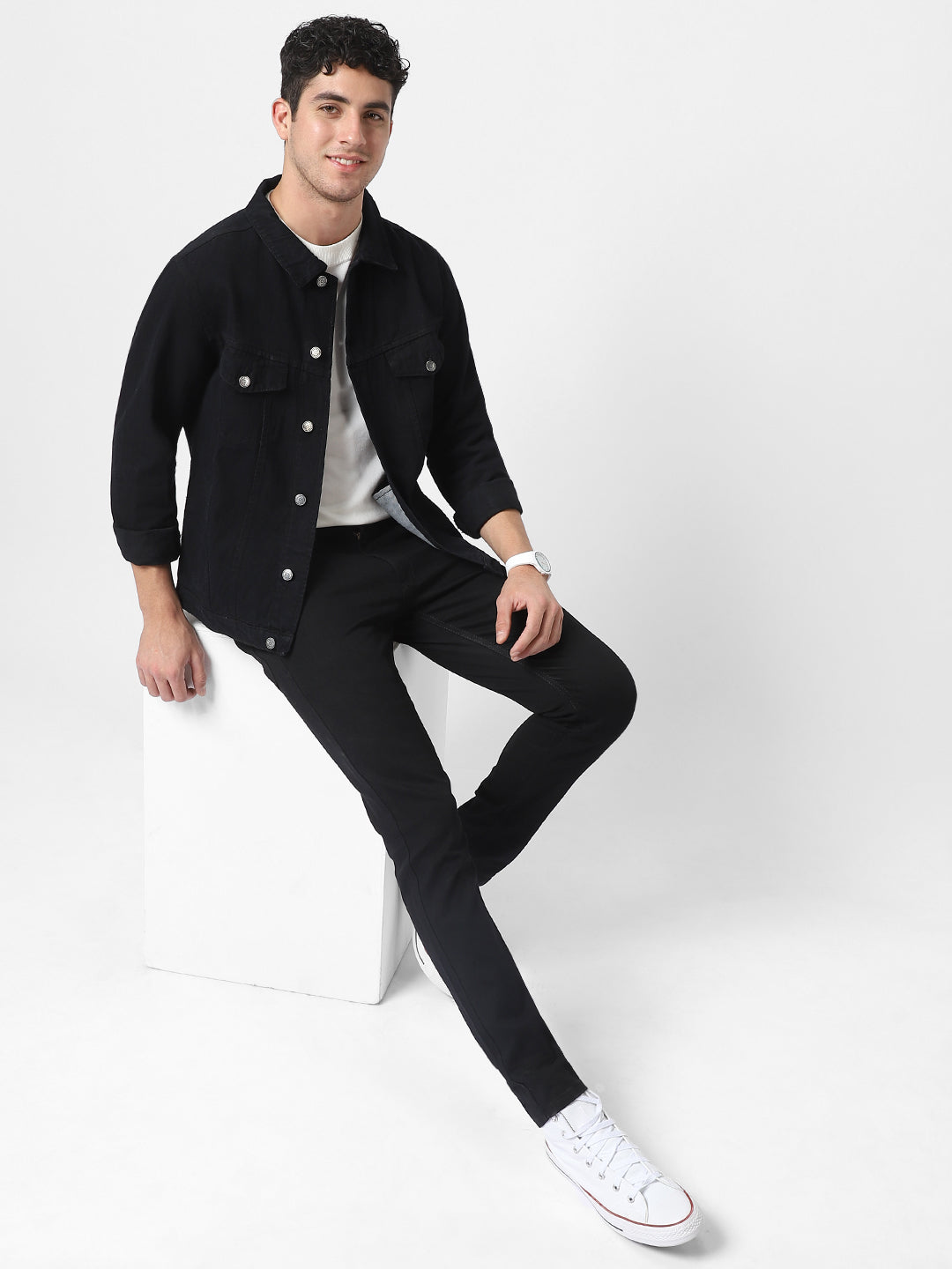 Men's Black Solid Regular Fit Washed Full Sleeve Denim Jacket