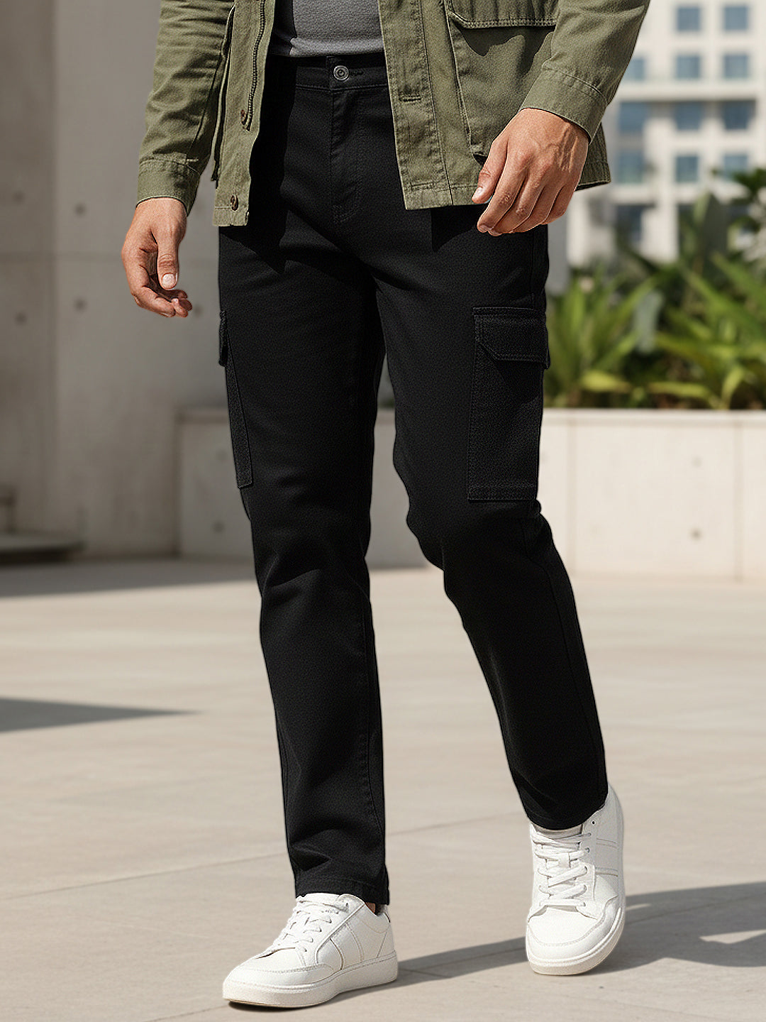 Men's Black Regular Fit Solid Cargo Chino Pant With 6 Pockets