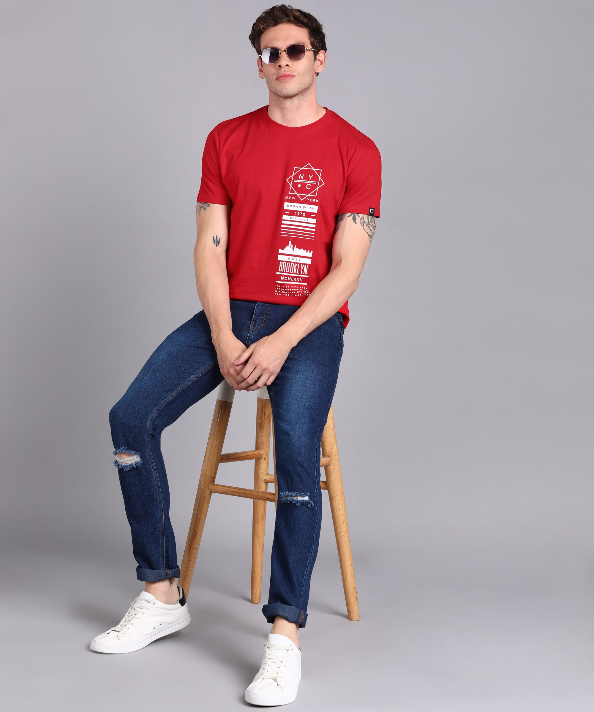 Urbano Fashion Men's Red Graphic Printed Round Neck Half Sleeve Slim F