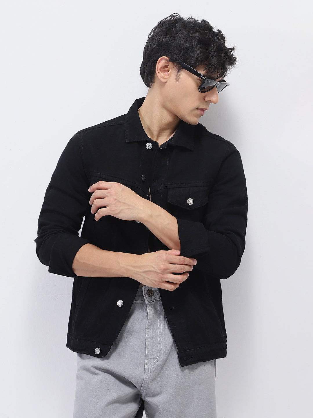 Men's Black Solid Regular Fit Washed Full Sleeve Denim Jacket