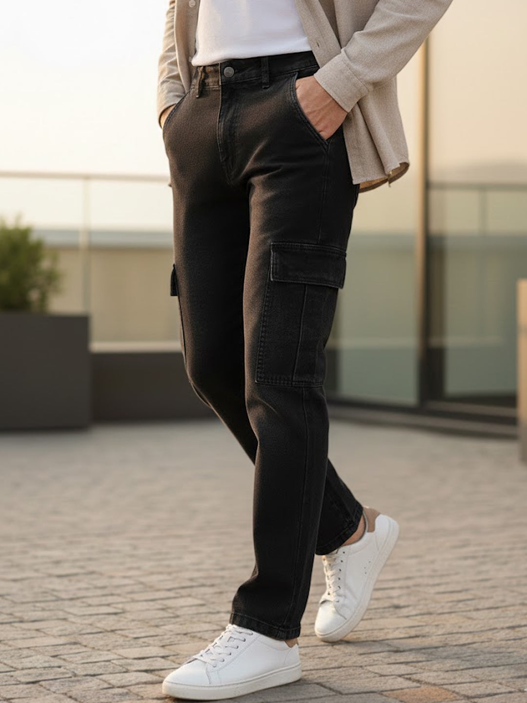 Men's Black Regular Fit Washed Cargo Jeans With 6 Pockets Stretchable