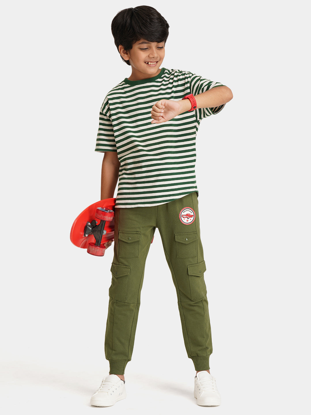 Urbano Juniors Boy's Green Solid Regular Fit Jogger Track Pants Stretch