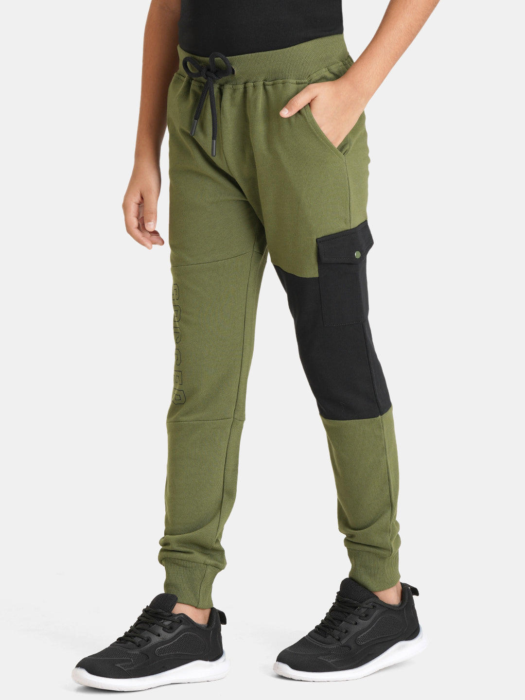 Urbano Juniors Boy's Green, Black Printed, Color Block Regular Fit Jogger Track Pants Stretch