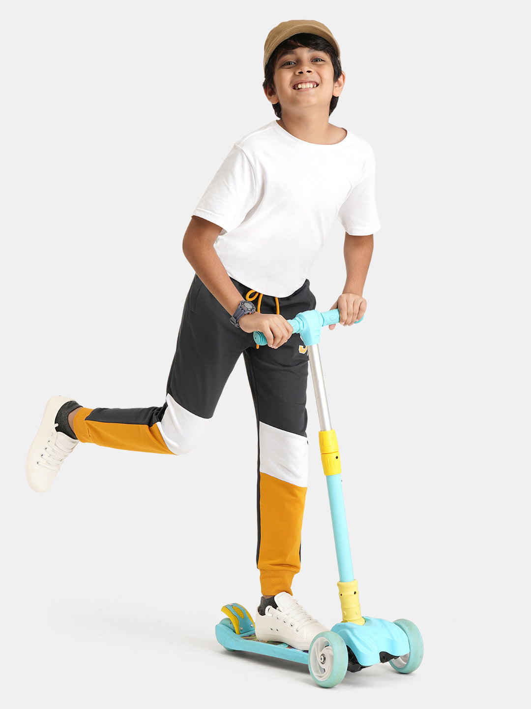 Urbano Juniors Boy's Green, White, Orange Printed, Color Block Regular Fit Jogger Track Pants Stretch