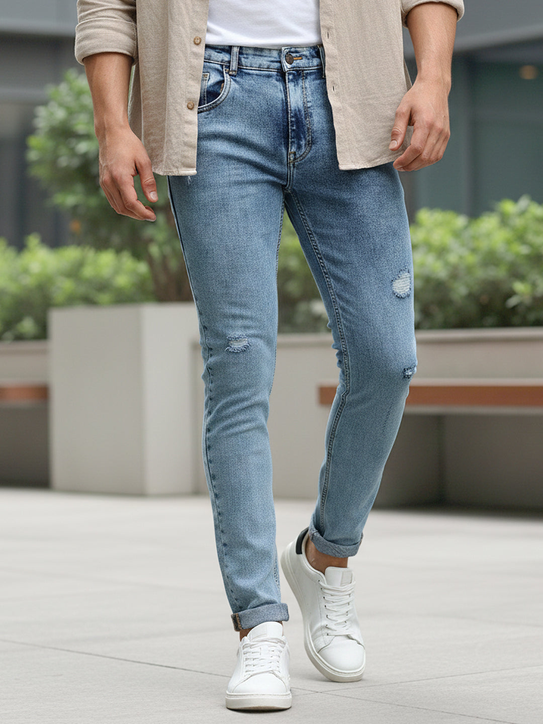 Men's Sky Blue Slim Fit Washed Mild Distressed/Torn Jeans Stretchable