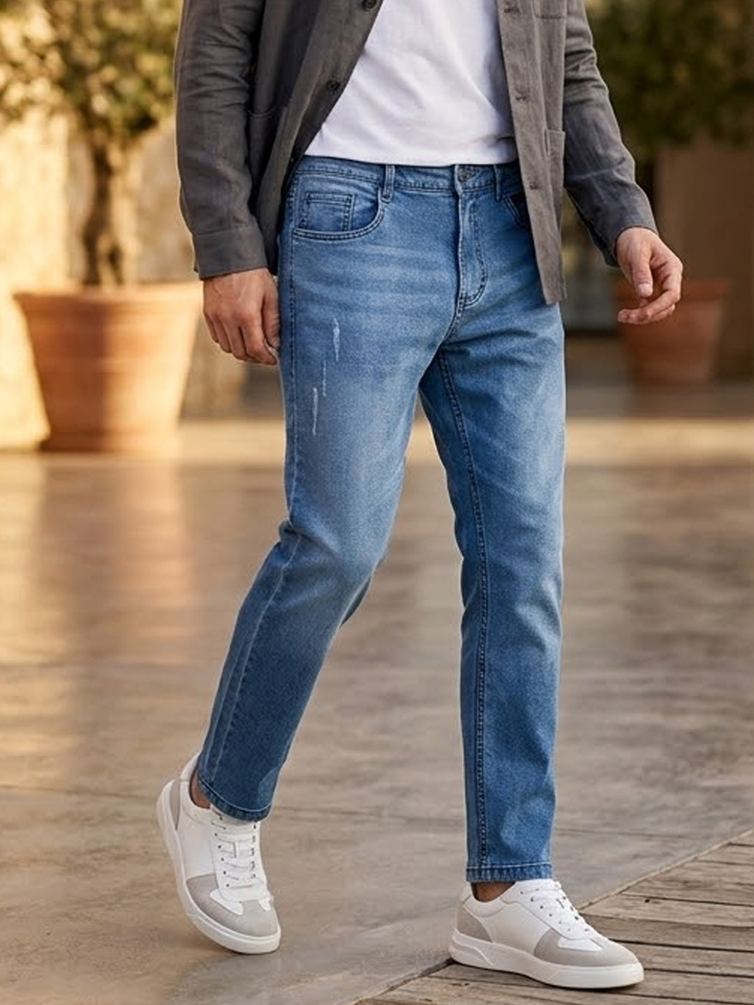 Men's Light Blue Slim Fit Mild Distressed/Torn Jeans Stretchable