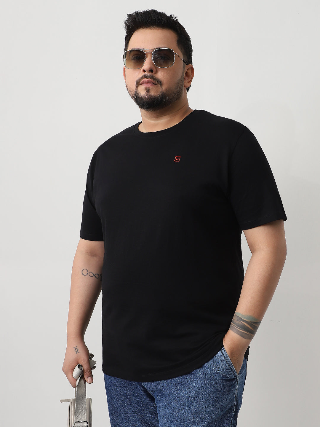 Plus Men's Black Solid Regular Fit Round Neck Cotton T-Shirt