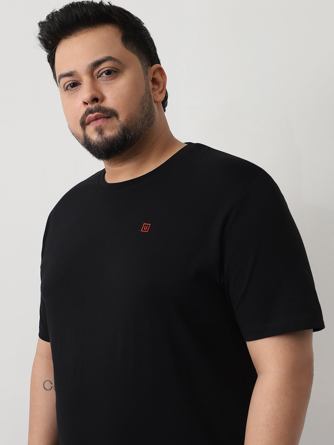 Plus Men's Black Solid Regular Fit Round Neck Cotton T-Shirt