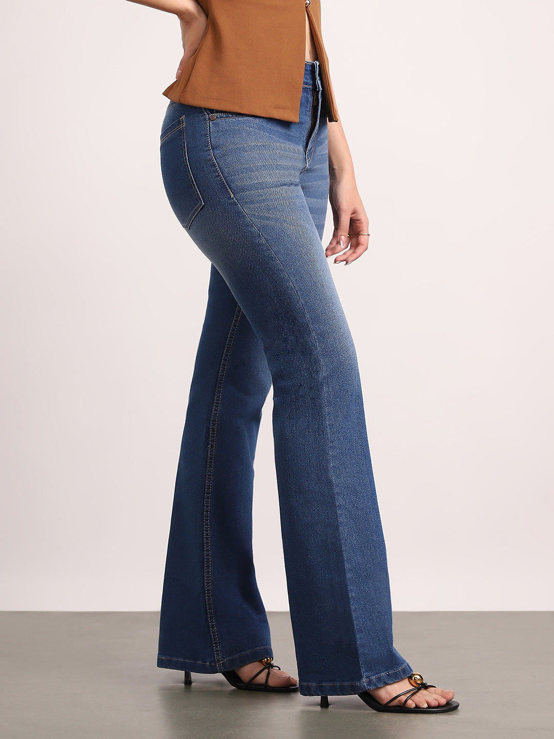 Women's Blue Mid Rise Bootcut Fit Washed Jeans Stretchable