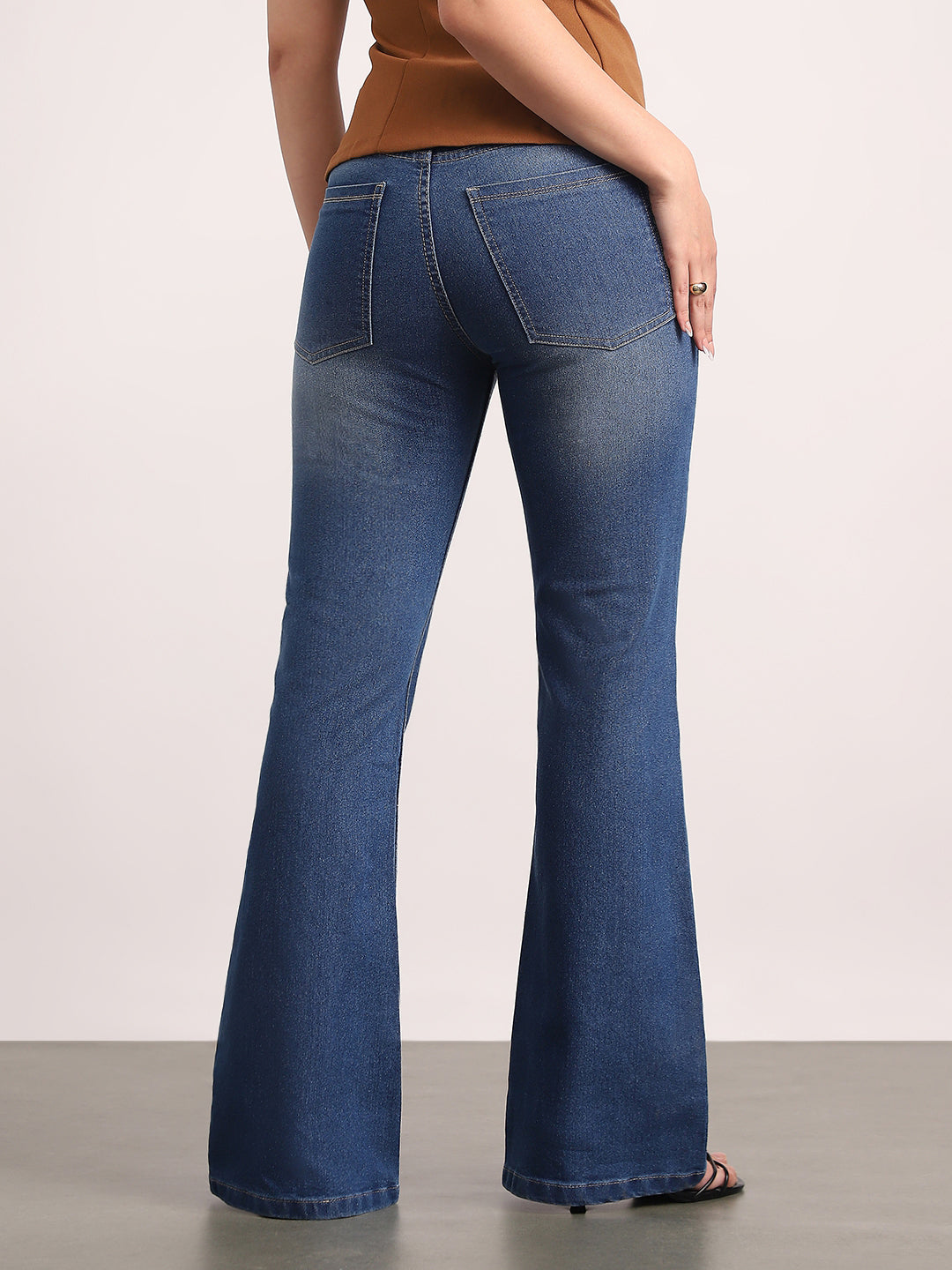 Women's Blue Mid Rise Bootcut Fit Washed Jeans Stretchable