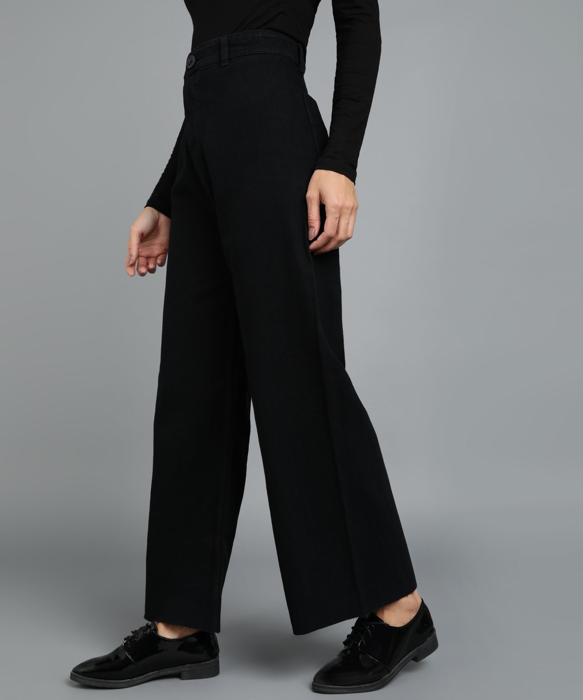 Women's Black Regular Fit Wide Leg Washed Jeans