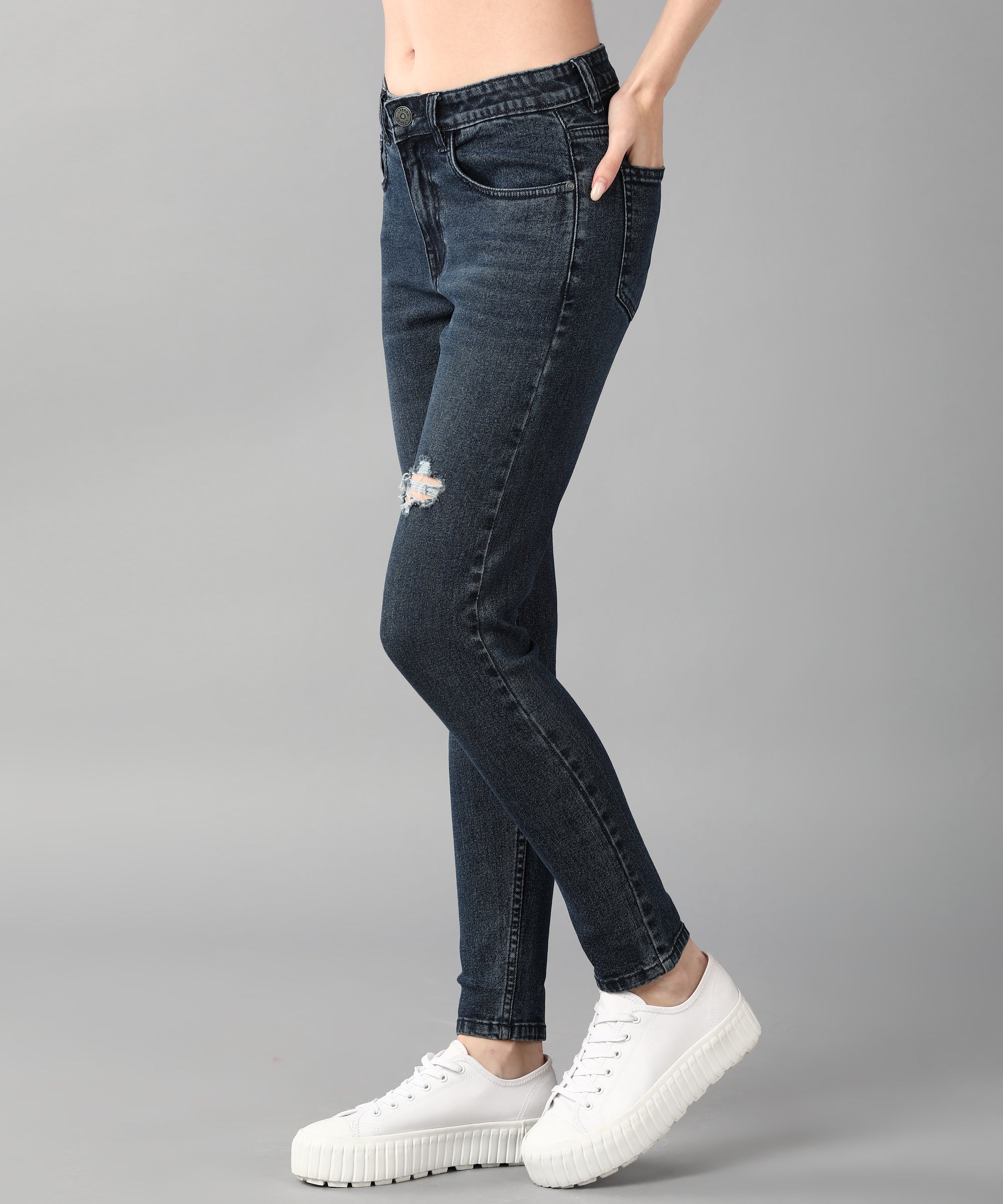 Women's Blue Torn/Mild Distressed Skinny Fit Washed Jeans