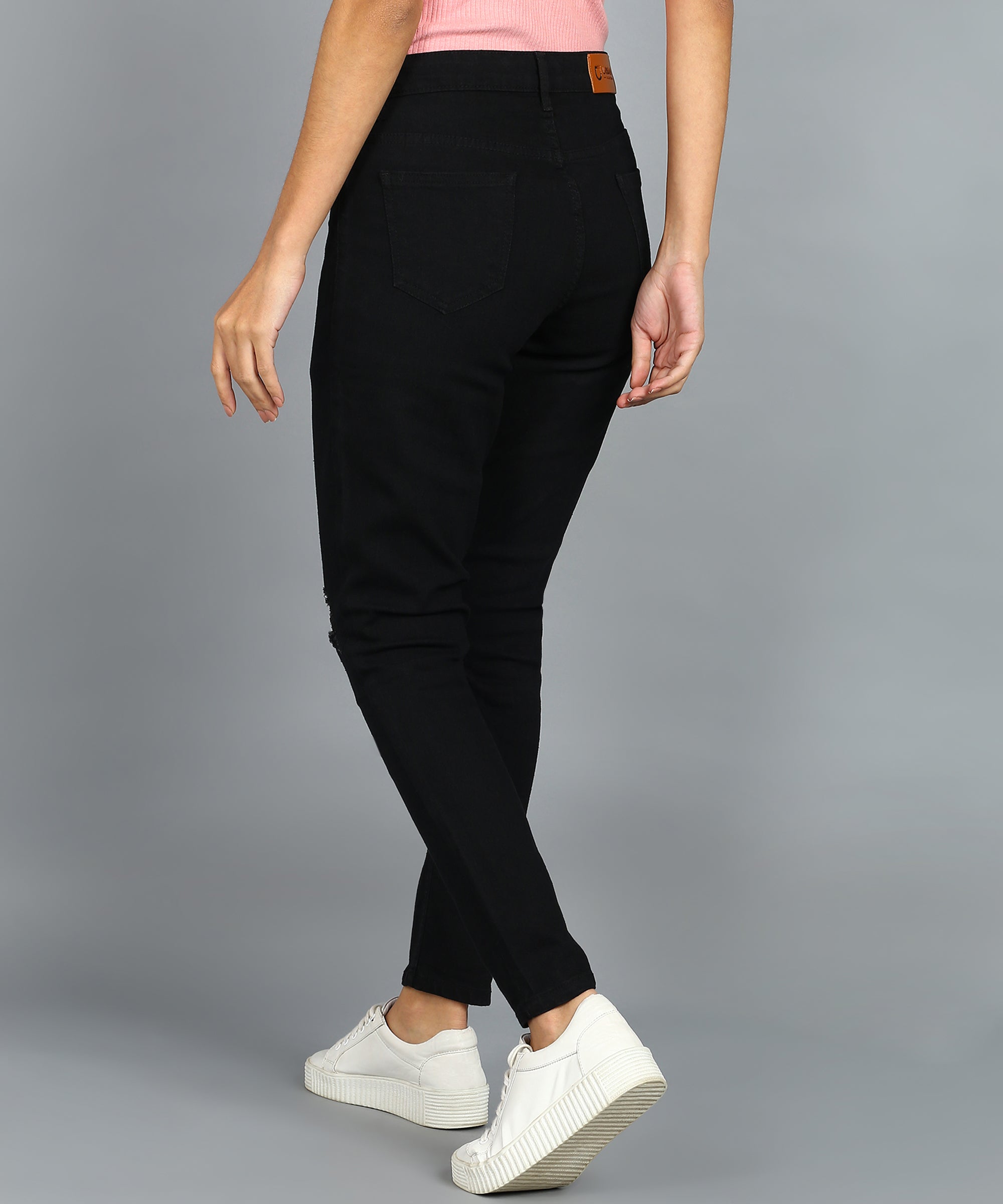 Women's Black Skinny Fit Mild Distressed Washed Jeans