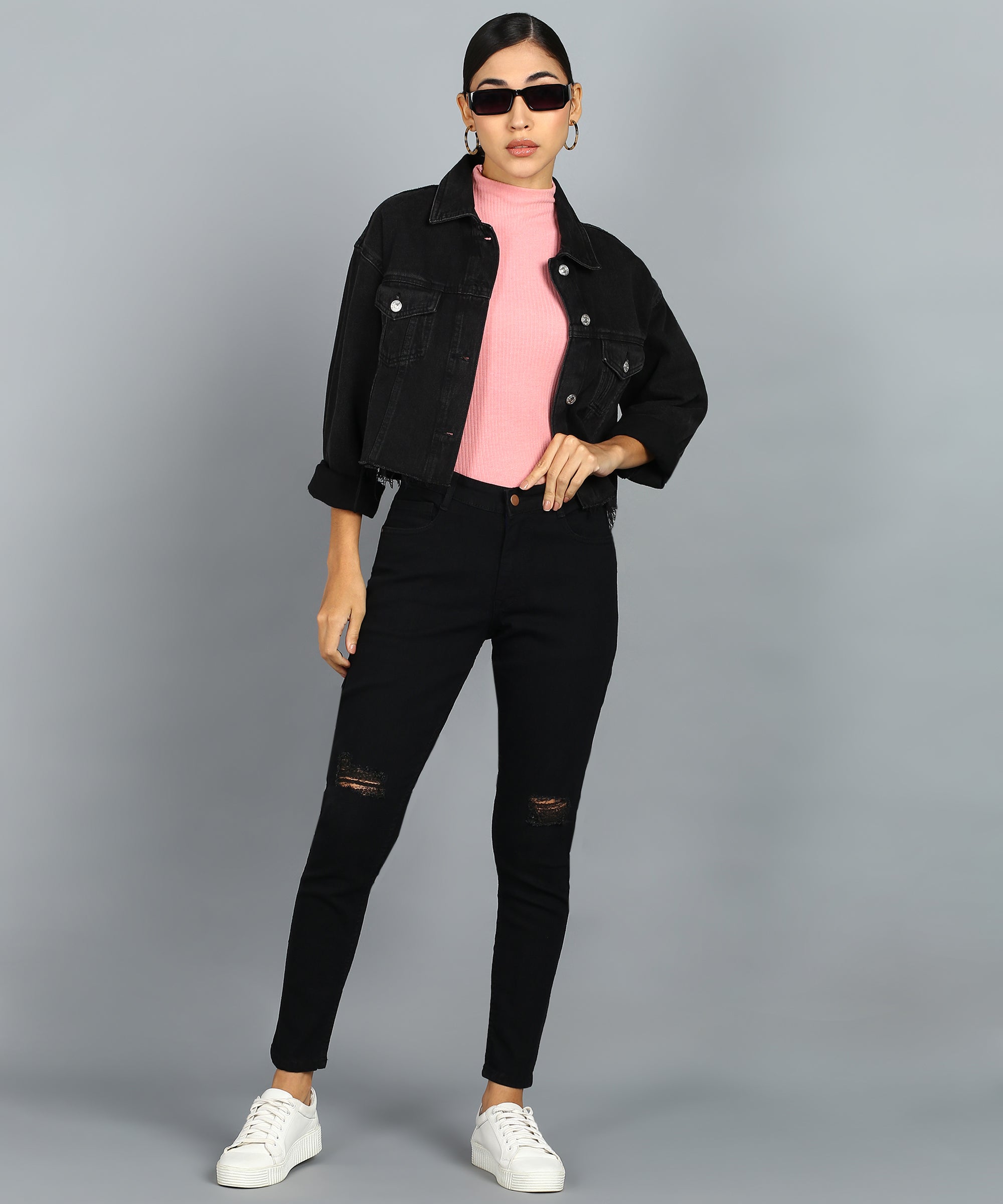 Women's Black Skinny Fit Mild Distressed Washed Jeans