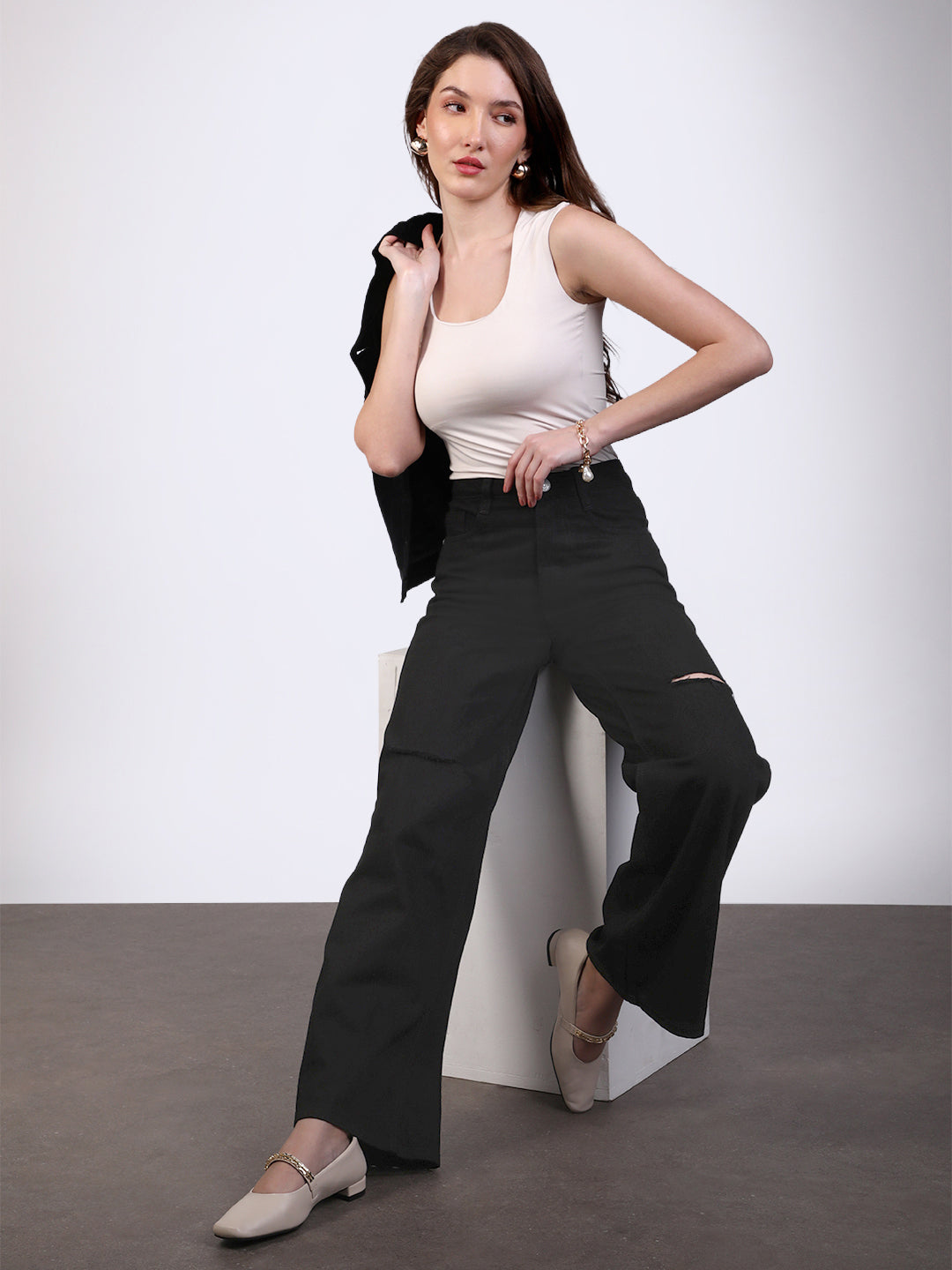 Women's Black Regular Fit Wide Leg Mild Distressed/Knee Slit Washed Jeans