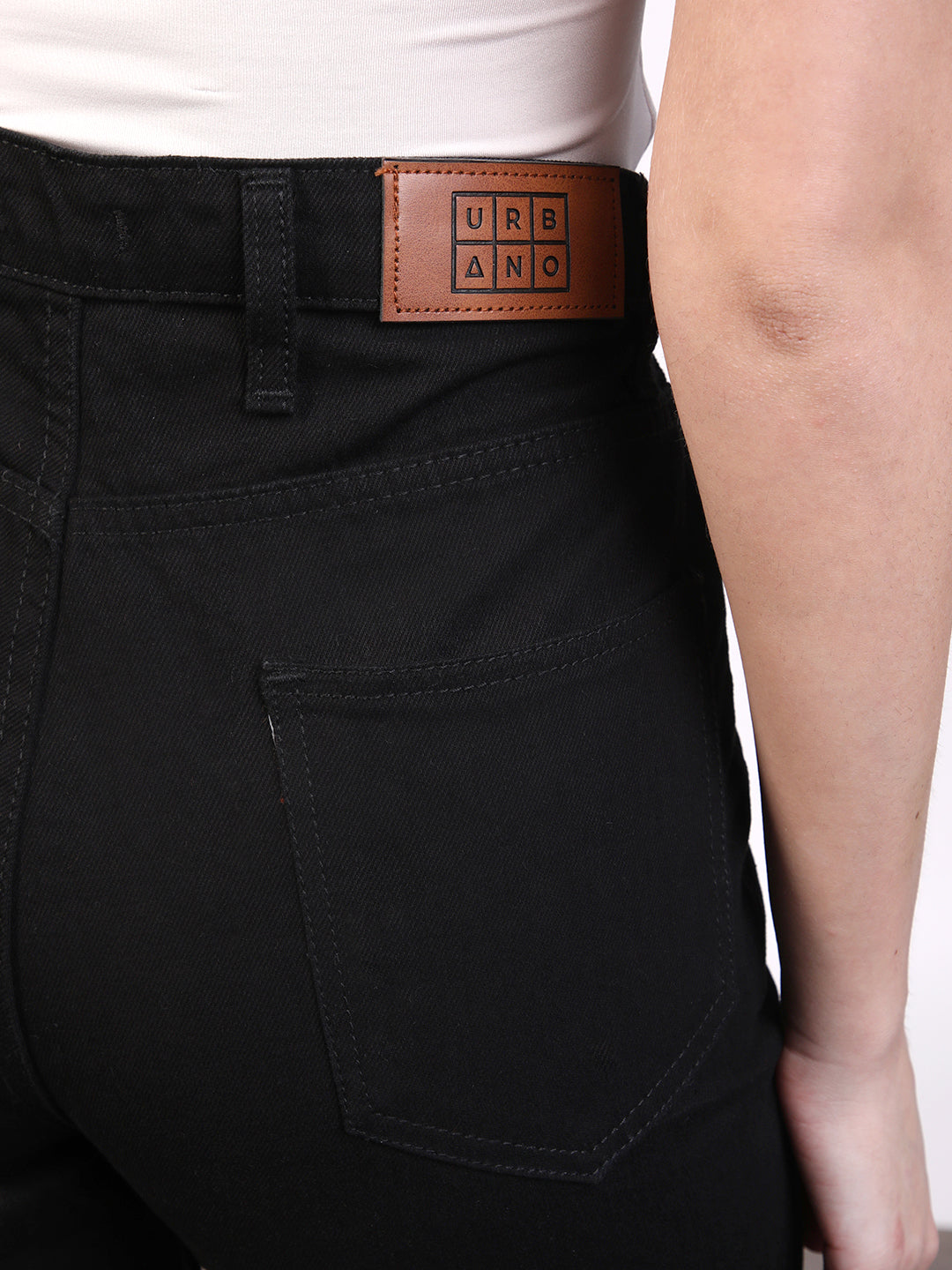 Women's Black Regular Fit Wide Leg Mild Distressed/Knee Slit Washed Jeans