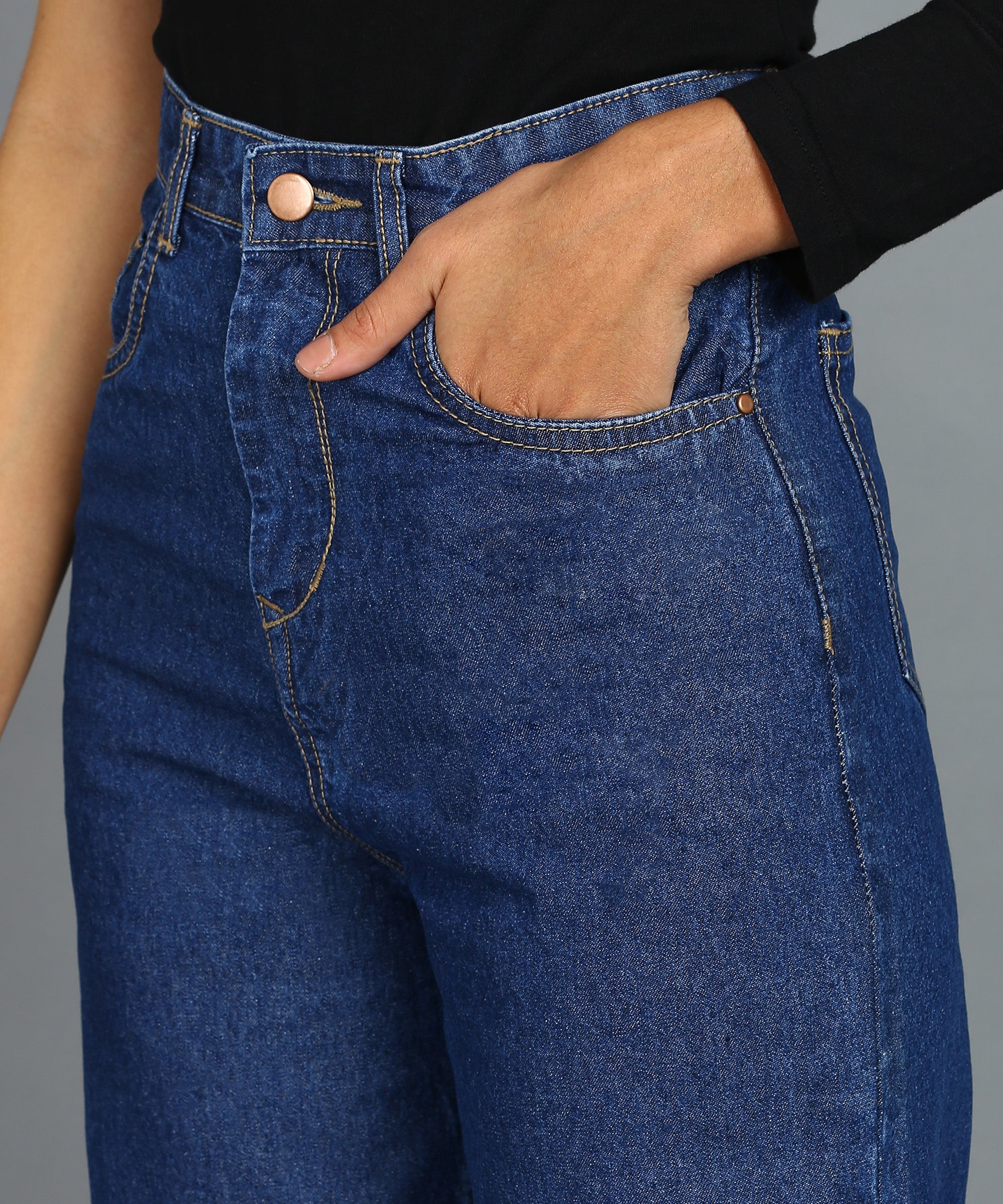 Urbano Fashion Women's Blue Regular Fit Wide Leg Mild Distressed/Knee Slit Washed Jeans