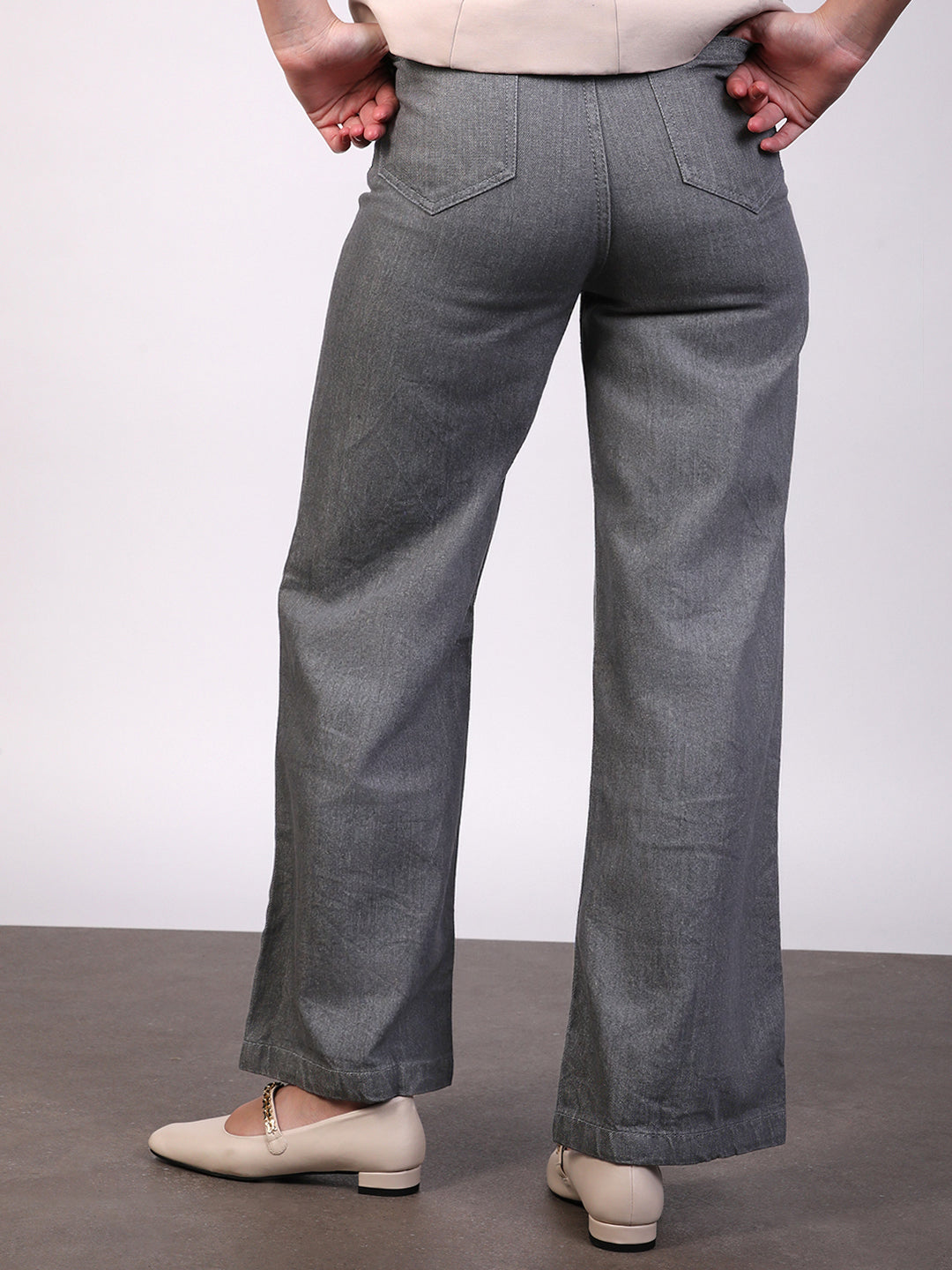 Women's Grey Regular Fit Wide Leg Mild Distressed/Knee Slit Washed Jeans