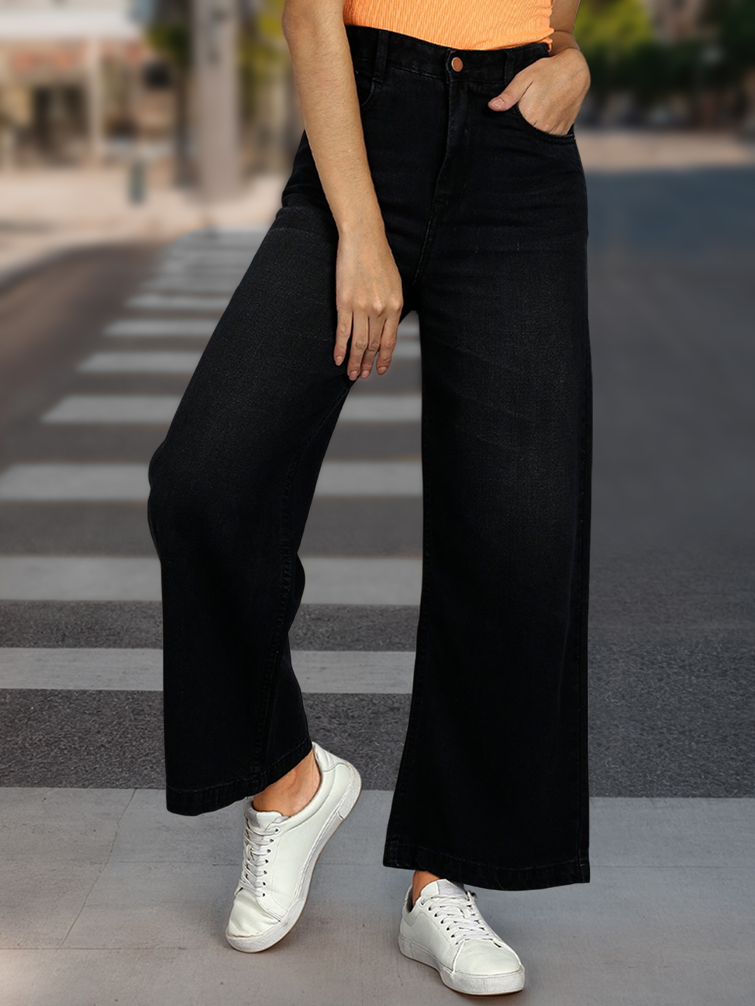 Women's Black Regular Fit Wide Leg Washed Jeans