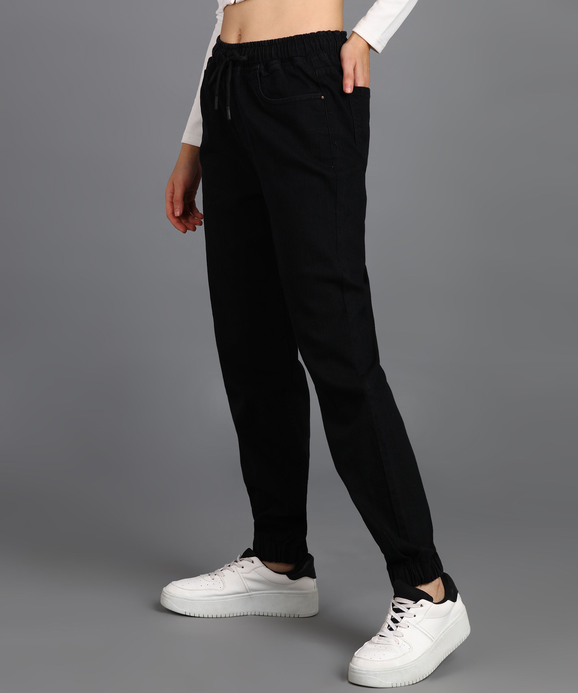 Women's Black Regular Fit Washed Jogger Jeans